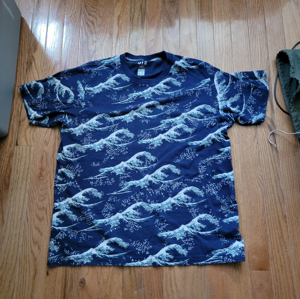 Uniqlo Hokusai Blue Great Wave Shirt